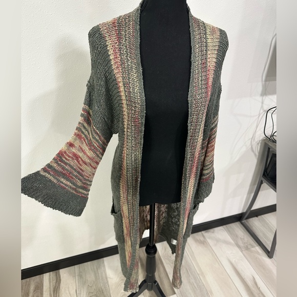 easel Sweaters - Cardigan